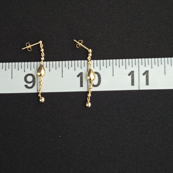 Gold dangling earring - Picture 15 of 17